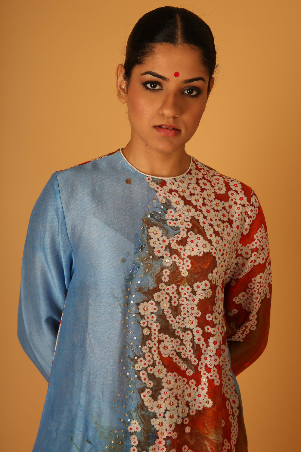 EMBROIDERED KURTA SET IN COTTON SILK