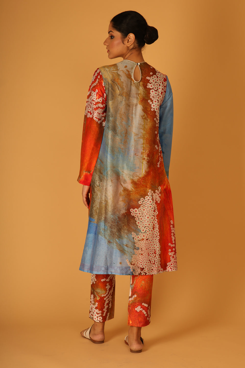 EMBROIDERED KURTA SET IN COTTON SILK