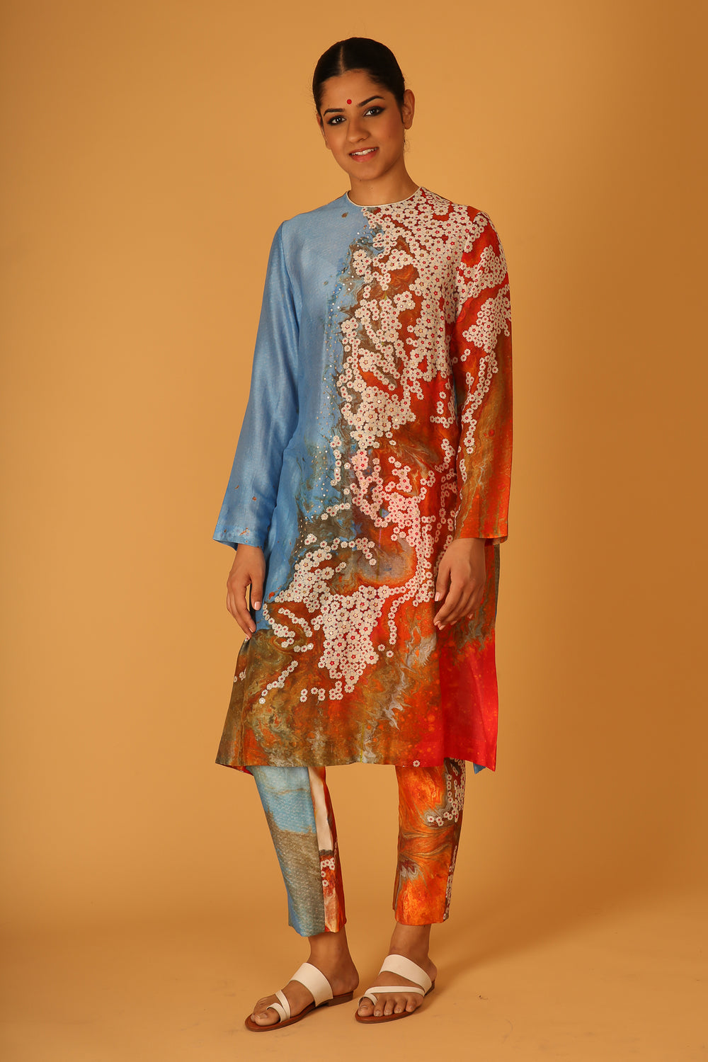 EMBROIDERED KURTA SET IN COTTON SILK